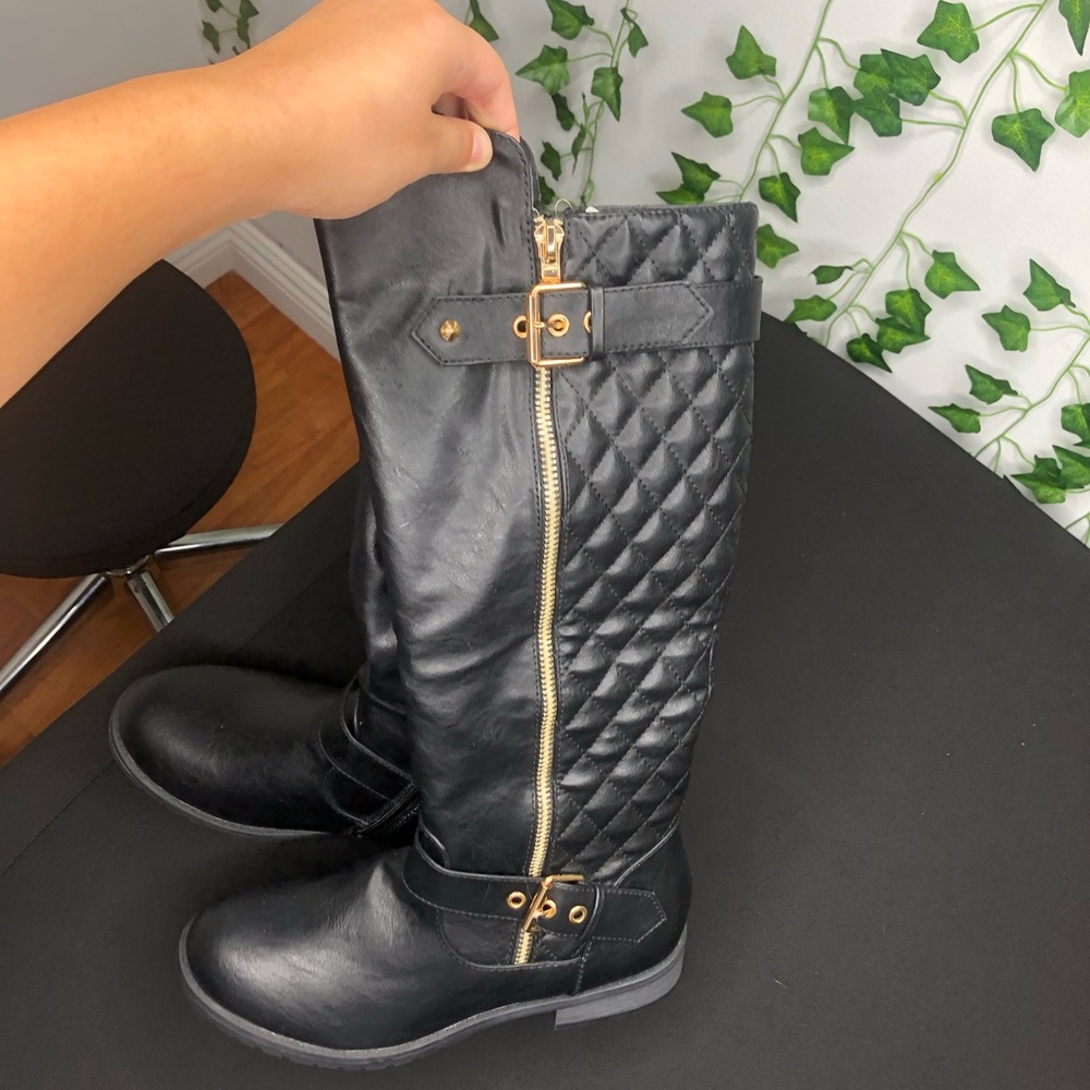 Beautiful Black Boot size 6 1/2